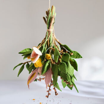 Fleurs en laine - feuillage vert